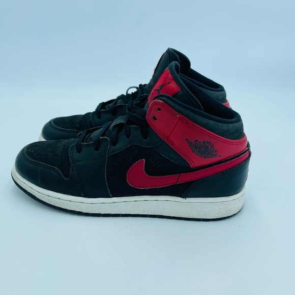 Nike Jordan 1 Retro Mid Gym Red Sneakers - Picture 4 of 12